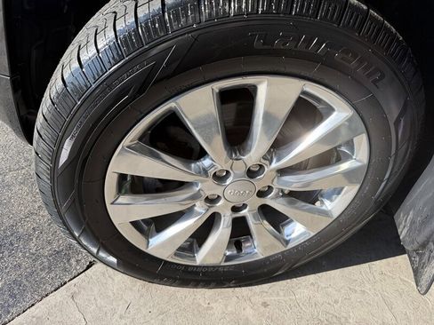 Used 2017 Jeep Cherokee Overland FWD image 10