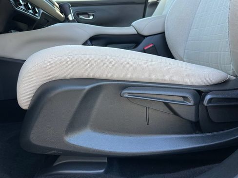 Used 2026 Honda HR-V LX image 24