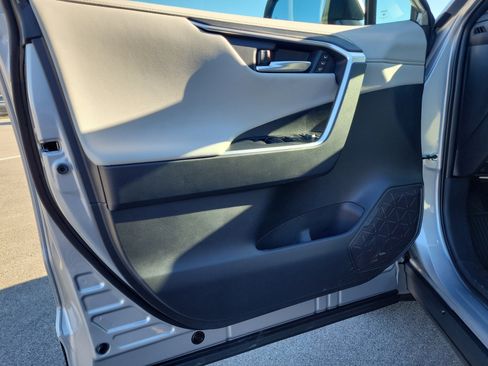 Used 2025 Toyota RAV4 Limited image 19