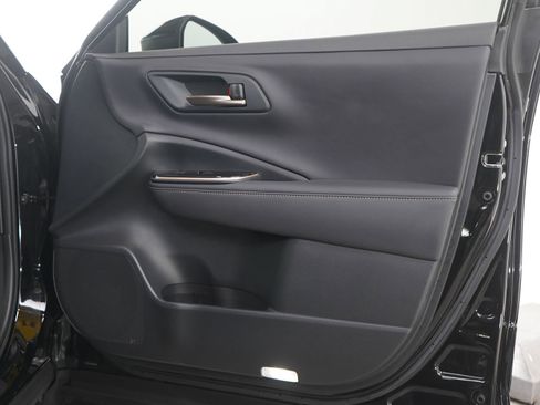 Used 2025 Toyota Crown XLE image 12