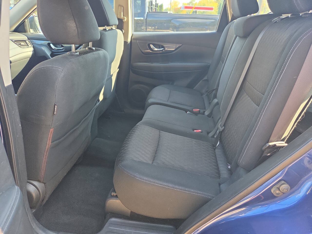 Used 2017 Nissan Rogue S FWD image 18