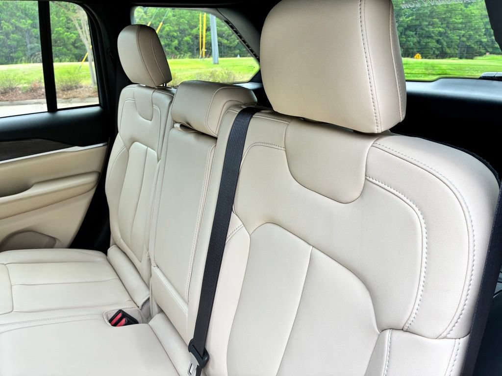 Used 2024 Jeep Grand Cherokee Limited AWD/4WD image 16
