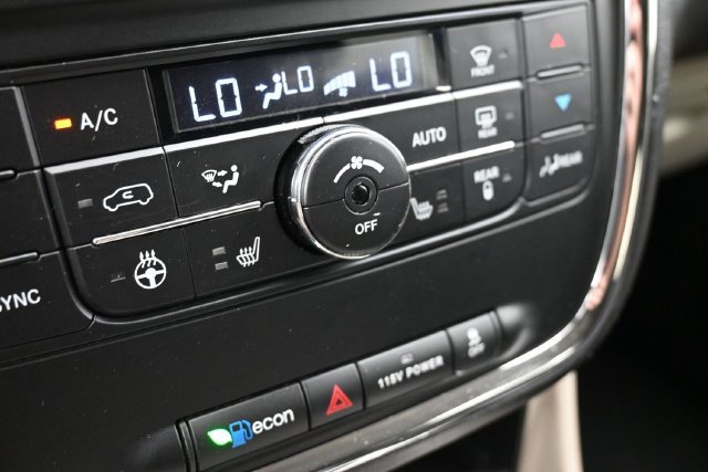 Used 2014 Chrysler Town & Country Touring-L FWD image 30