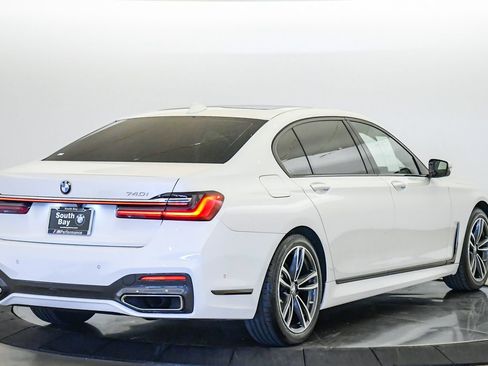 Used 2022 BMW 740i w/ M Sport Package RWD image 5