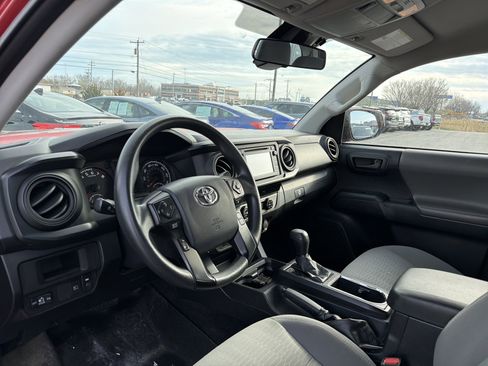 Certified 2018 Toyota Tacoma SR AWD/4WD image 10