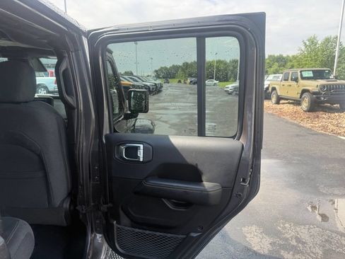 Used 2025 Jeep Wrangler Unlimited Sahara AWD/4WD image 55
