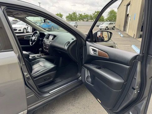 Used 2020 Nissan Pathfinder Platinum image 19