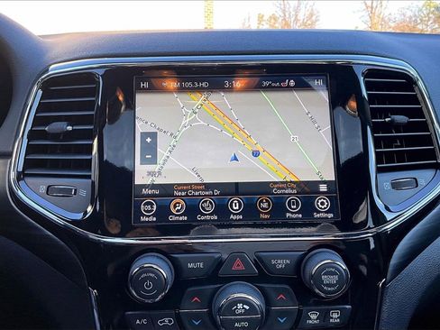 Certified 2022 Jeep Grand Cherokee Laredo X image 13