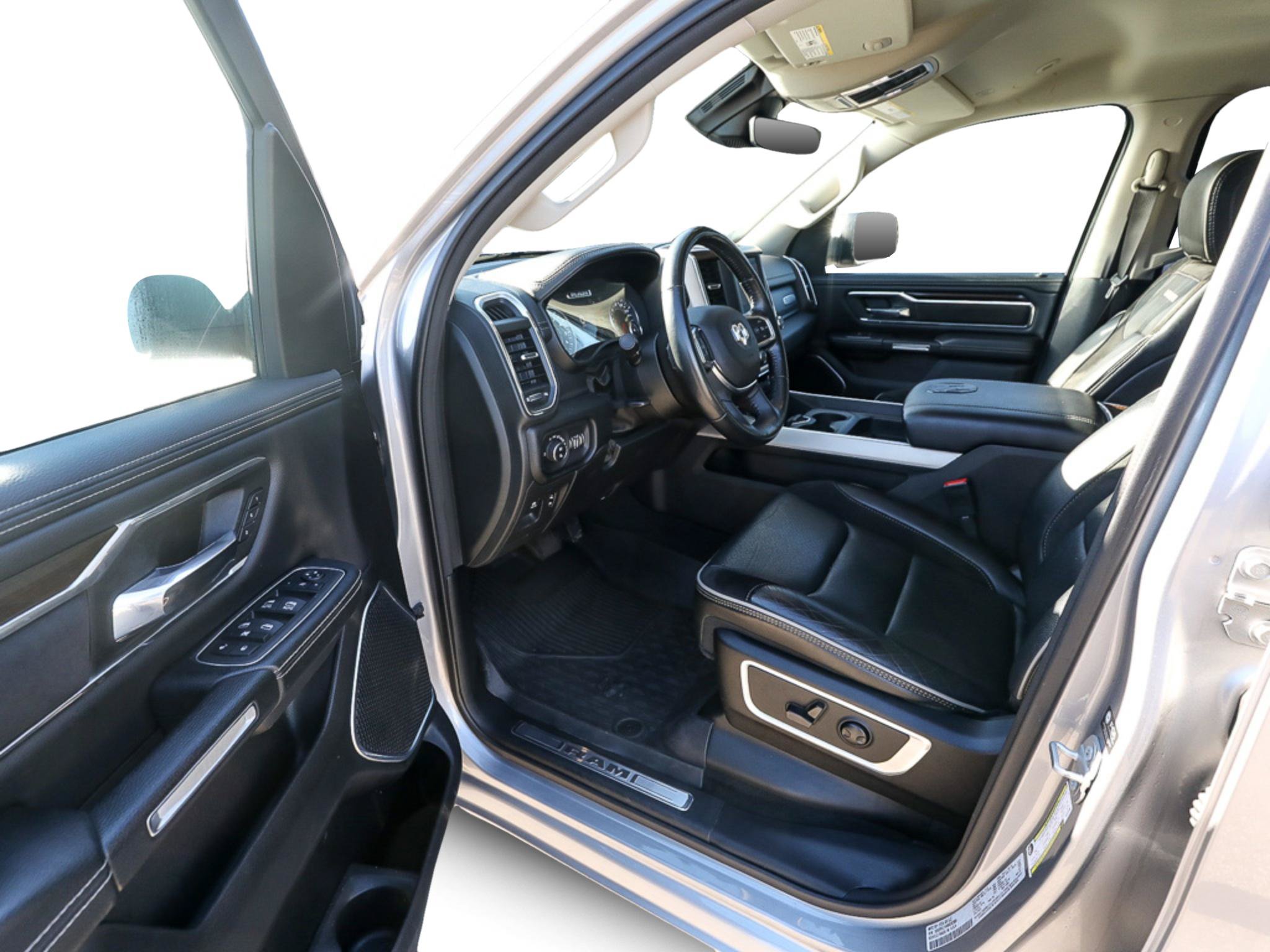 Used 2022 RAM 1500 Laramie AWD/4WD image 11