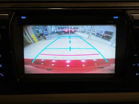 Used 2015 Toyota Corolla LE image 17