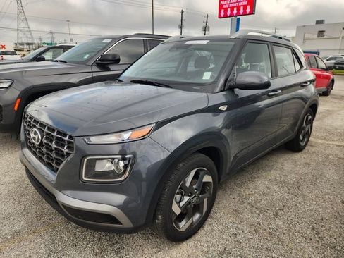 Used 2025 Hyundai Venue SEL image 3