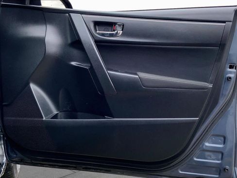 Used 2018 Toyota Corolla LE FWD image 22