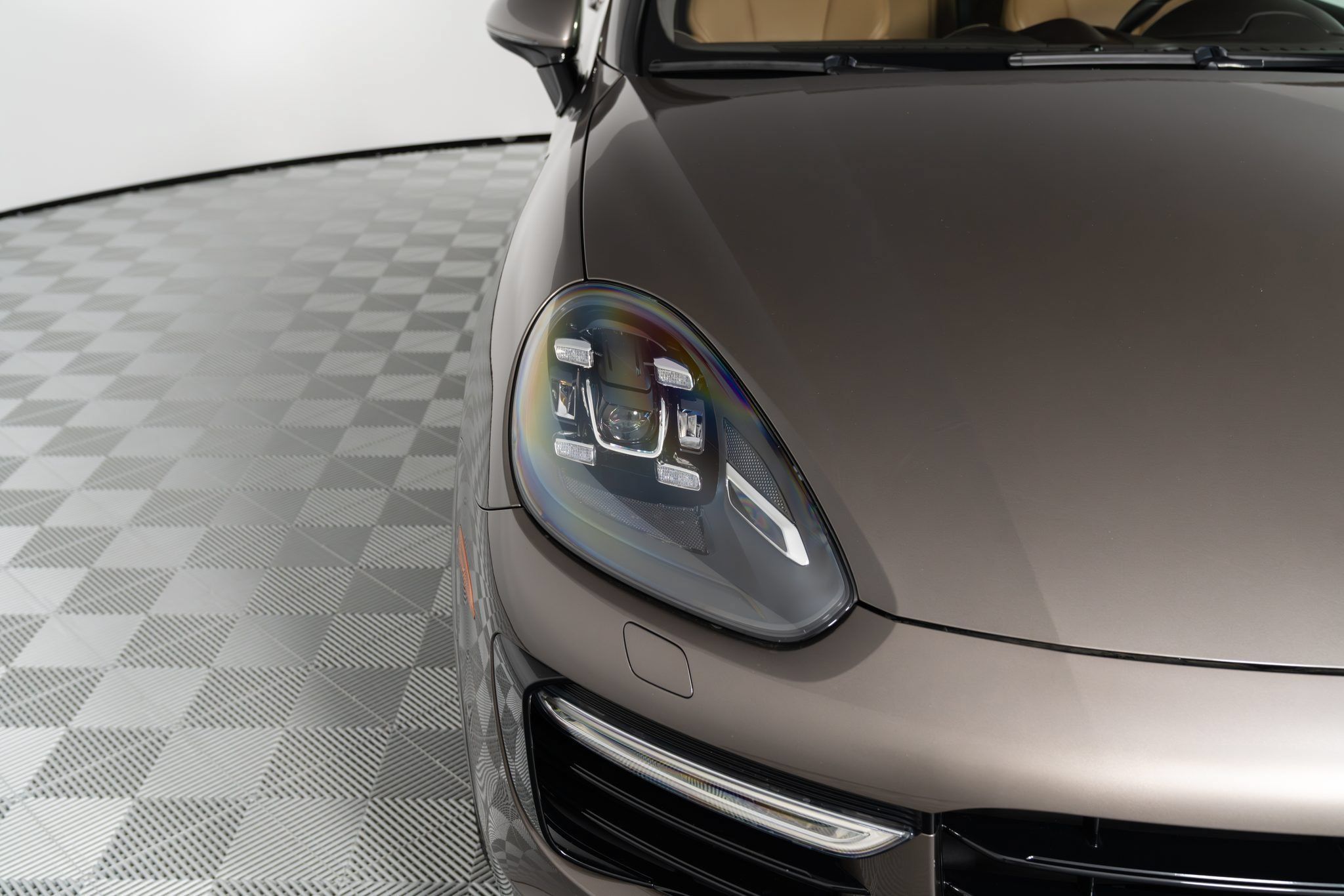 Used 2016 Porsche Cayenne Turbo S AWD/4WD image 18