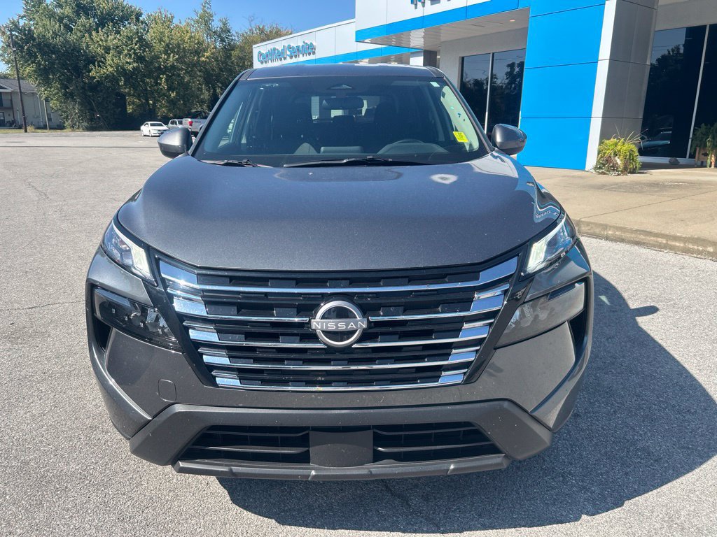 Used 2025 Nissan Rogue SV FWD image 2