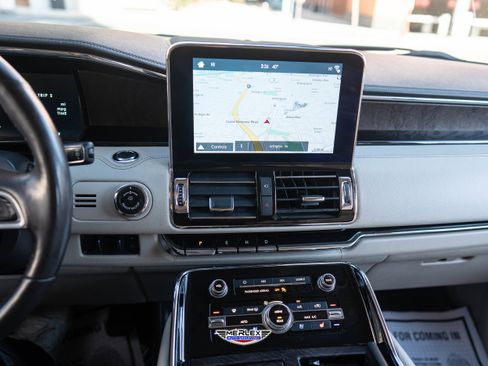 Used 2018 Lincoln Navigator Select w/ Technology Package image 34