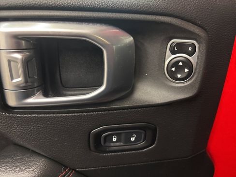 Used 2020 Jeep Gladiator Rubicon image 14