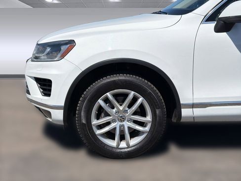 Used 2016 Volkswagen Touareg Sport AWD/4WD image 12