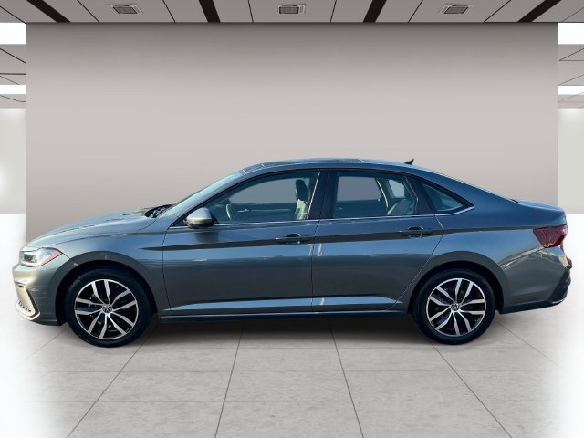 Used 2025 Volkswagen Jetta SE FWD image 7