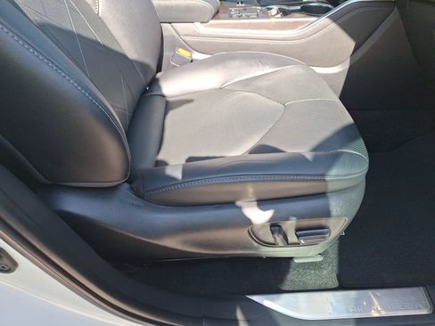 Used 2023 Toyota Highlander Platinum FWD image 34