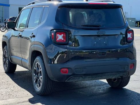 Used 2023 Jeep Renegade Latitude AWD/4WD image 2
