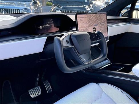 Used 2022 Tesla Model X Plaid image 16