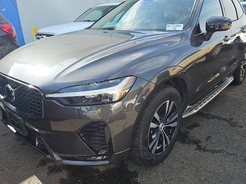 Used 2024 Volvo XC60 B5 Core AWD/4WD image 2