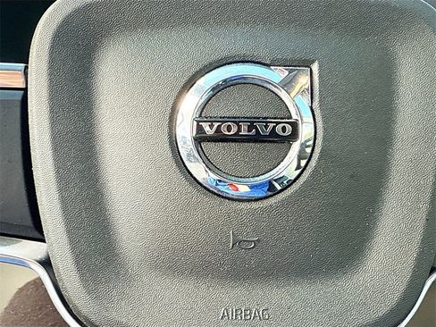 Used 2024 Volvo XC40 B5 Plus image 13