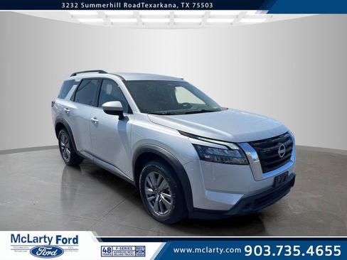Used 2025 Nissan Pathfinder SV image 1