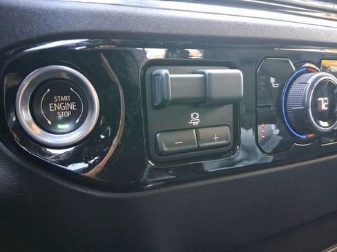 Used 2024 Chevrolet Silverado 1500 LT Trail Boss w/ Convenience Package II image 10