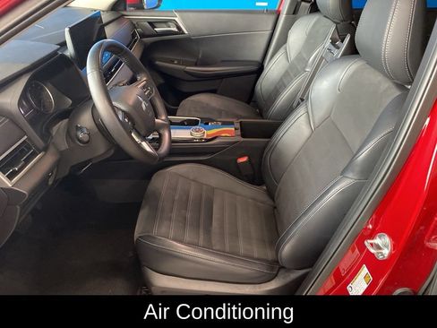 Used 2025 Mitsubishi Outlander SE AWD/4WD image 8