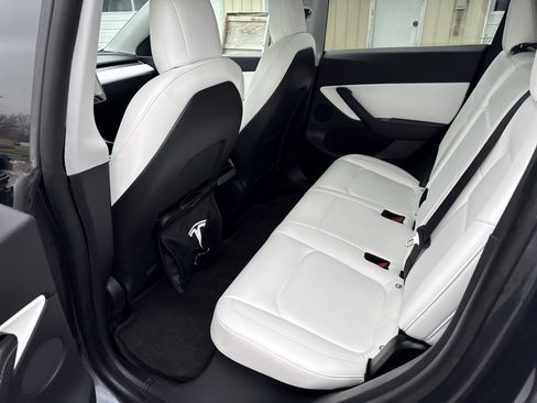 Used 2021 Tesla Model Y Long Range image 15