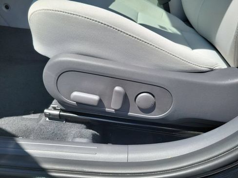 Used 2025 Hyundai Kona SEL FWD image 14