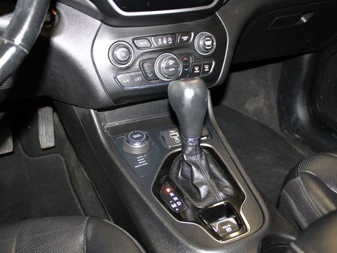 Used 2020 Jeep Cherokee Limited w/ Technology Group image 23