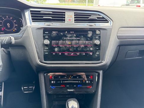 Used 2022 Volkswagen Tiguan SEL R-Line image 28