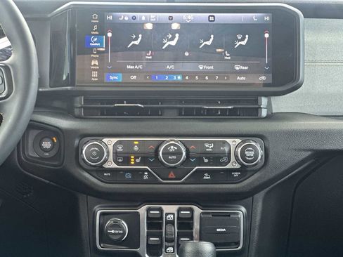 Used 2024 Jeep Wrangler Willys image 16