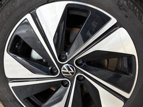 Used 2024 Volkswagen Taos SE image 20