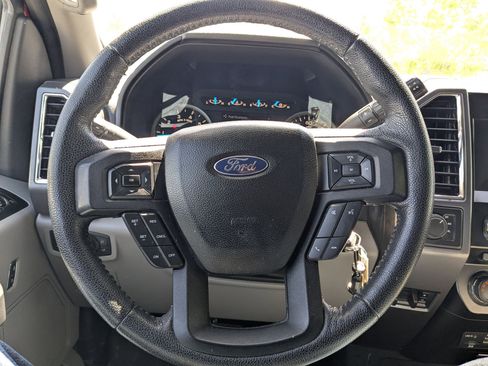 Used 2015 Ford F150 XLT w/ Equipment Group 302A Luxury AWD/4WD image 19