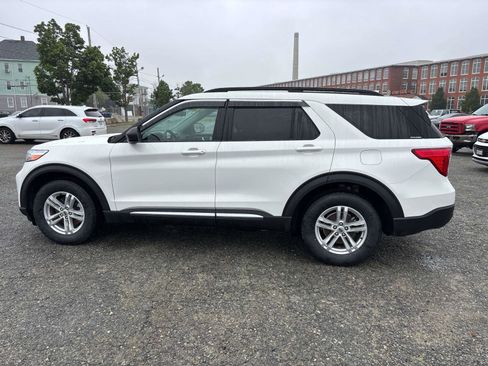 Used 2022 Ford Explorer XLT w/ Equipment Group 202A image 8