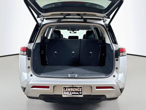 Used 2025 Nissan Pathfinder SL FWD image 25