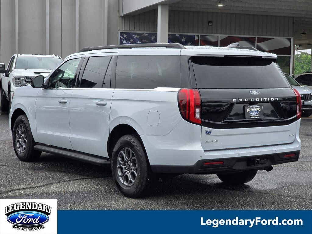 Used 2025 Ford Expedition Max Active RWD image 2