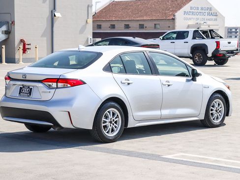 Used 2021 Toyota Corolla LE FWD image 4