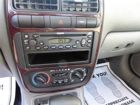 Used 2002 Saturn L-Series L200 image 10