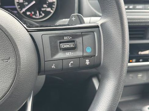 Used 2023 Nissan Rogue SV AWD/4WD image 11