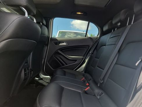 Used 2020 Mercedes-Benz GLA 250 4MATIC w/ Premium Package image 12