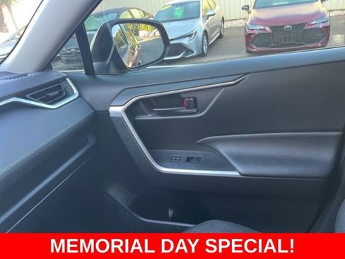 Used 2021 Toyota RAV4 LE FWD image 28