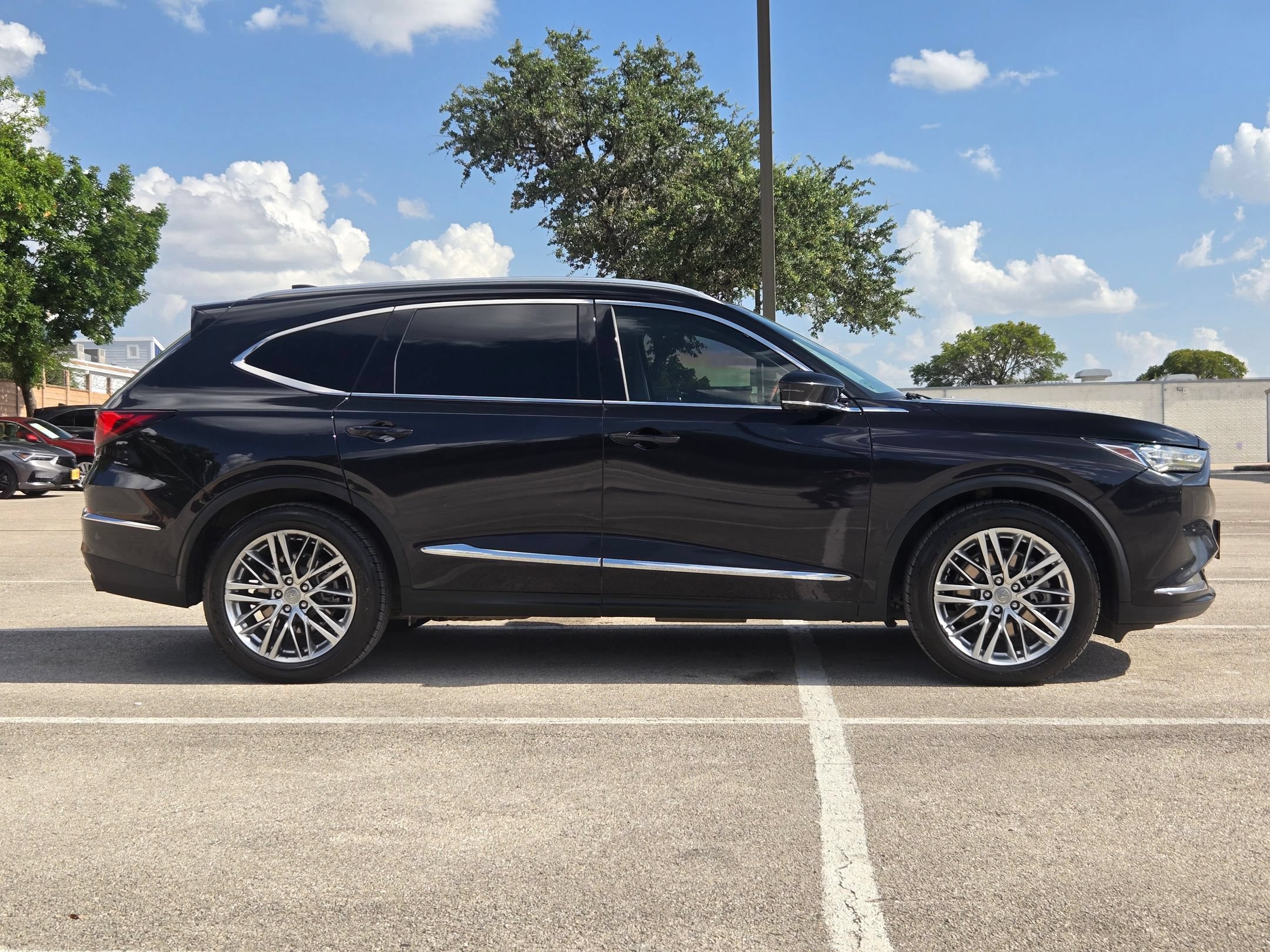 Certified 2022 Acura MDX w/ Advance Package AWD/4WD image 2
