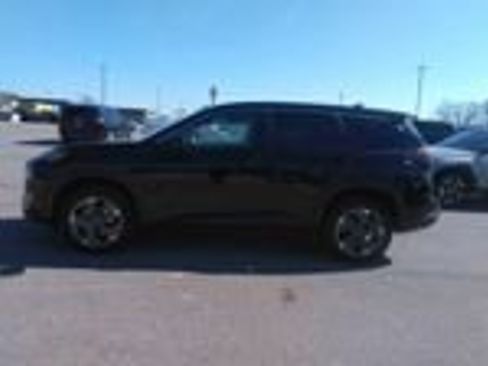 Used 2025 Nissan Rogue SV image 5