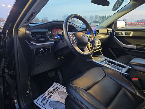 Used 2023 Ford Explorer XLT w/ Equipment Group 202A image 18