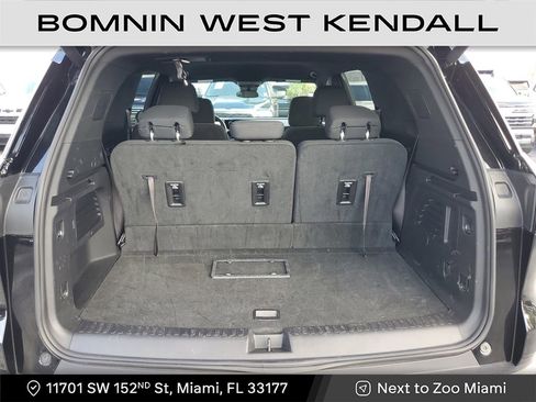 Used 2025 Chevrolet Traverse LT image 12