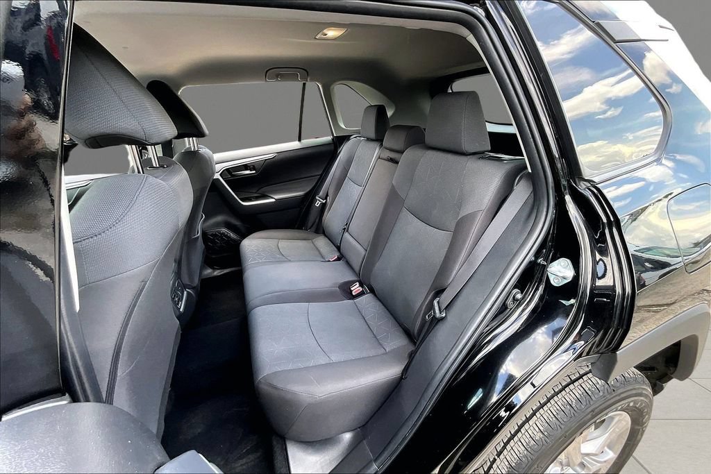 Used 2025 Toyota RAV4 XLE AWD/4WD image 21